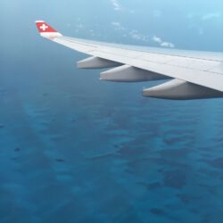 Unter dicken Wolken schönstes Meer