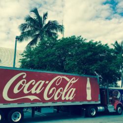 Der Coca-Cola- und der Pepsi-Mann gleichzeitig